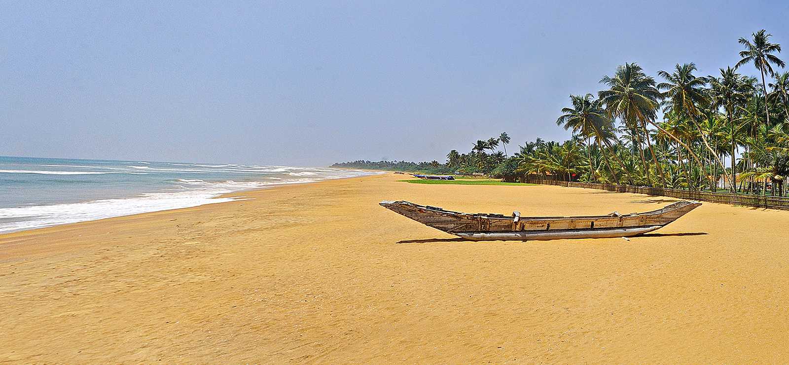 wadduwa beach, sri lanka