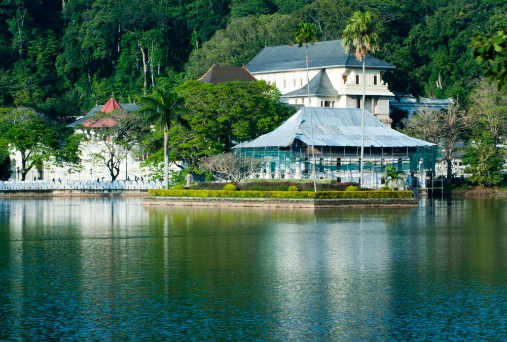 From Temple Visits to Rooftop Views: A Perfect 48 Hours in Kandy – Temples, Towers and Tuktuks